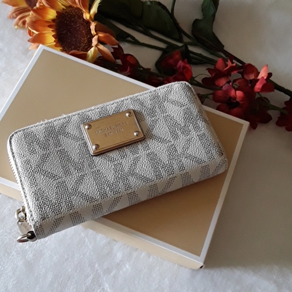 Michael Kors Handbags - Michael Kors wallet